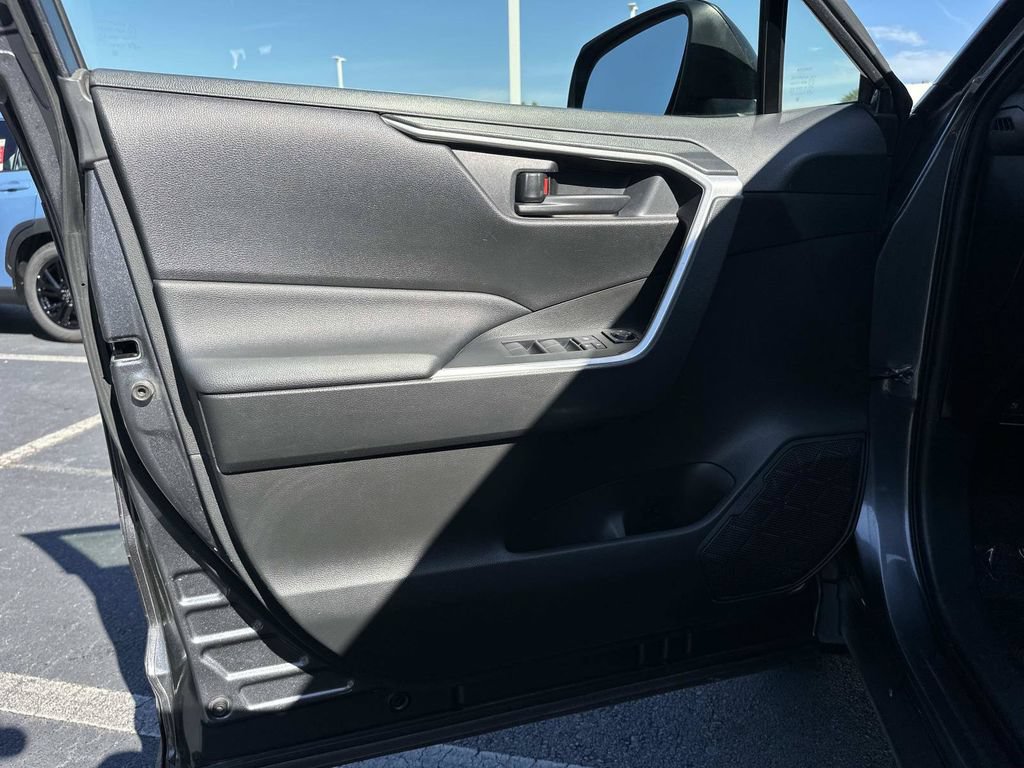 Used 2020 Toyota RAV4 LE w/ All Weather Liner Package AWD/4WD image 17