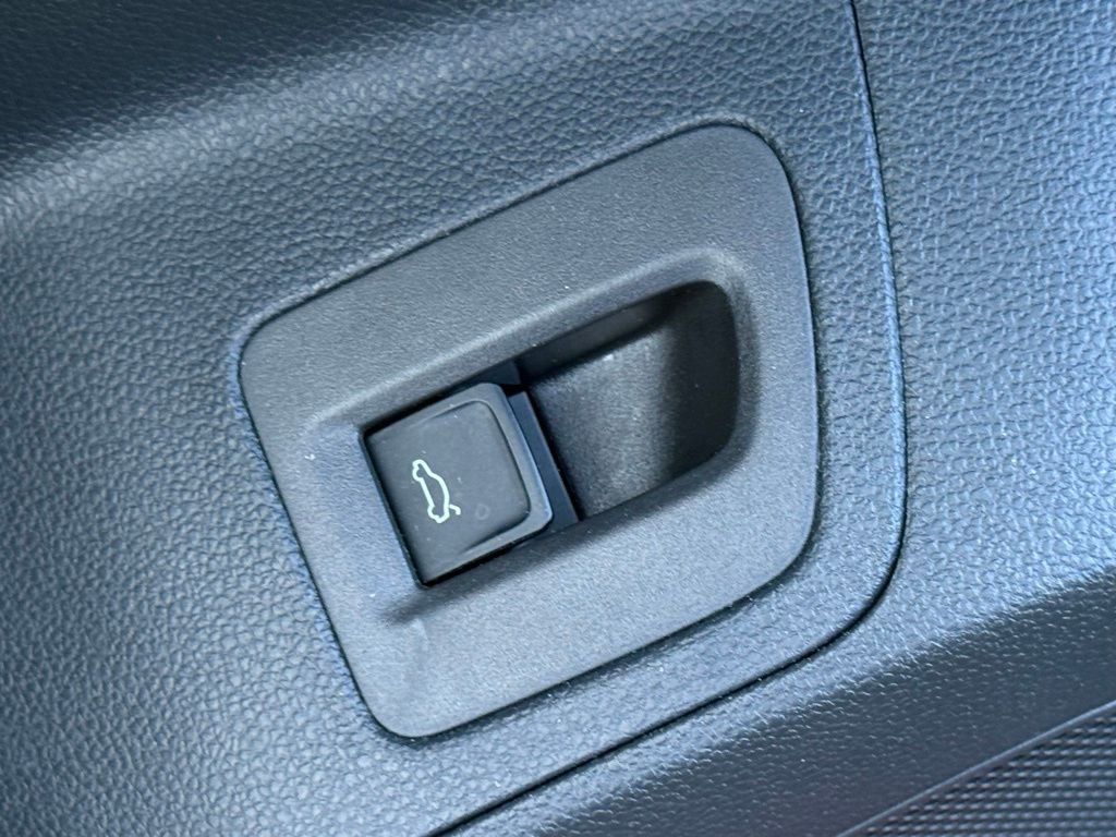 Used 2022 Volkswagen Atlas Cross Sport SEL R-Line image 69