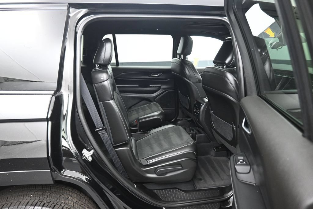 Used 2025 Jeep Grand Cherokee L Altitude AWD/4WD image 46