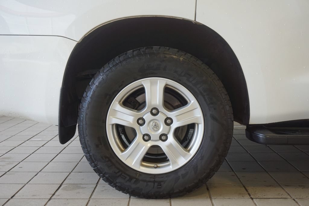 Used 2017 Toyota Sequoia SR5 w/ Premium Package AWD/4WD image 31