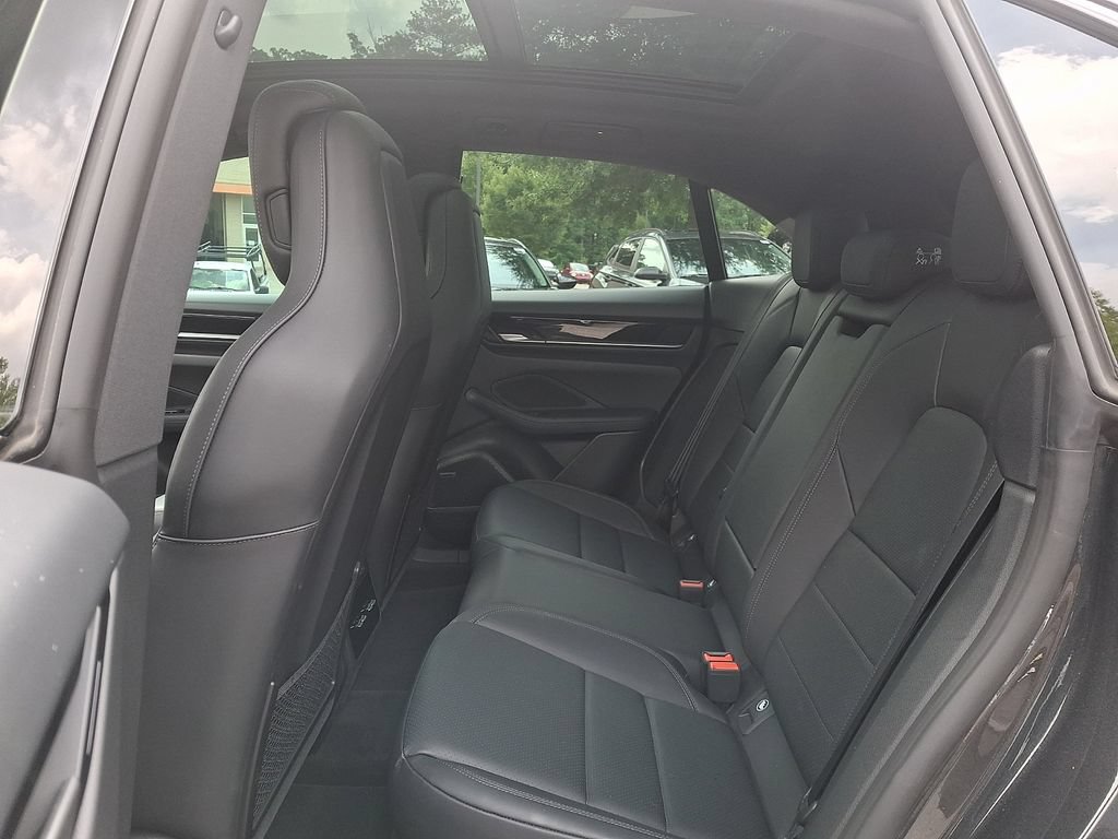 Used 2025 Porsche Macan Electric RWD image 10