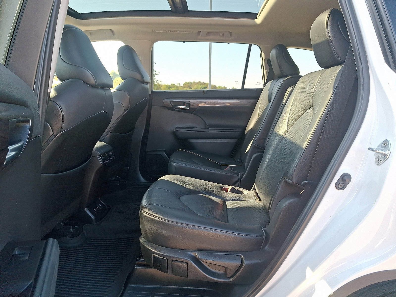 Certified 2021 Toyota Highlander Platinum image 10