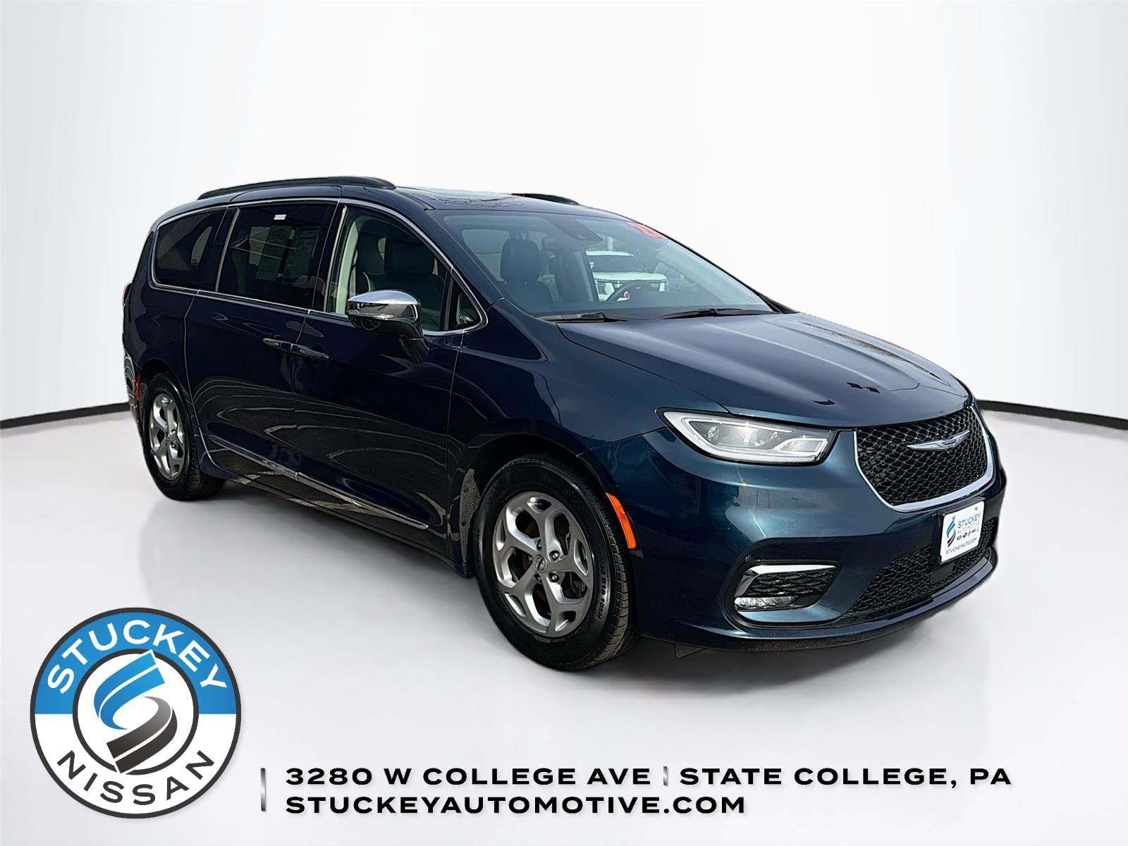 Used 2023 Chrysler Pacifica Limited image 1