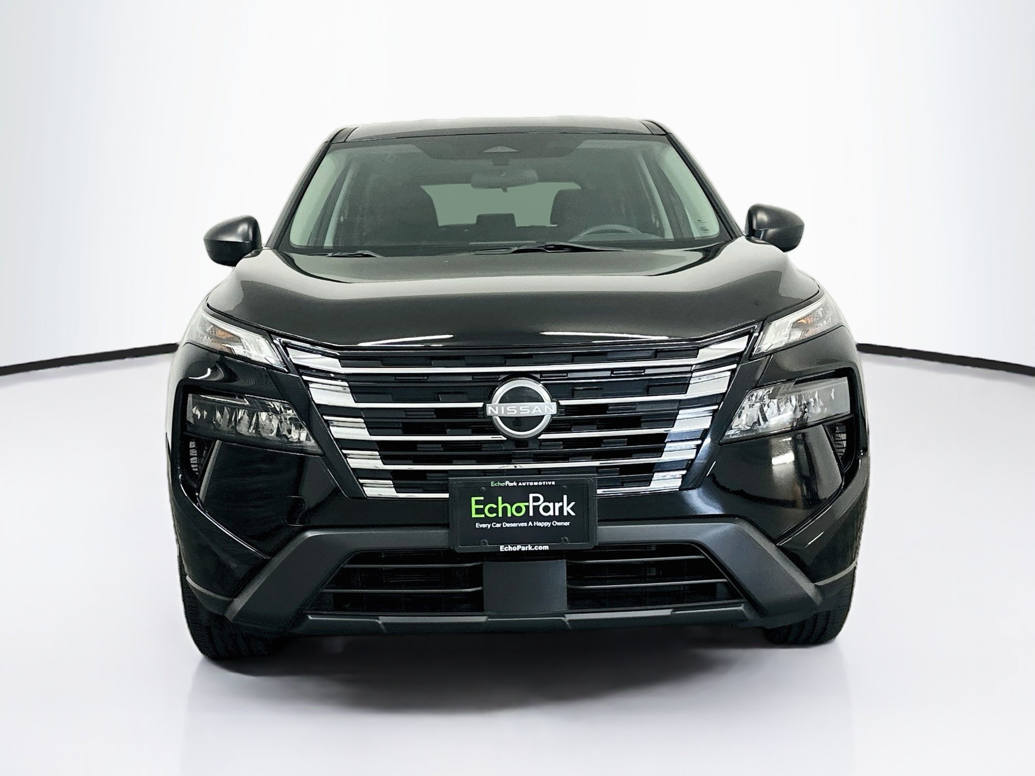 Used 2024 Nissan Rogue S AWD/4WD image 2