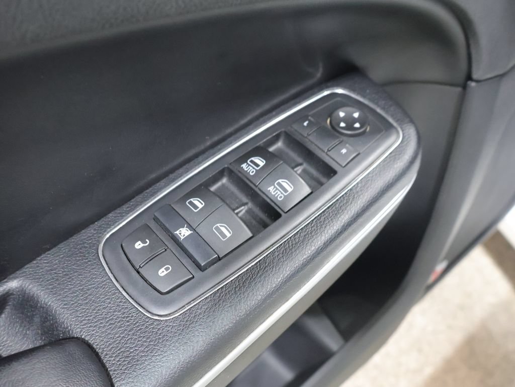 Used 2017 Chrysler 300 S AWD/4WD image 13