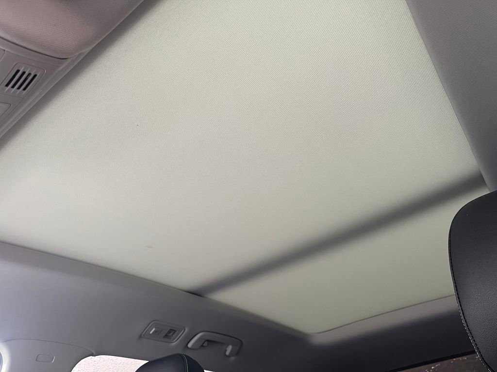 Used 2025 Volkswagen Taos SE AWD/4WD image 23