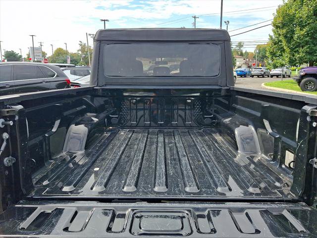 Certified 2023 Jeep Gladiator Sport AWD/4WD image 18