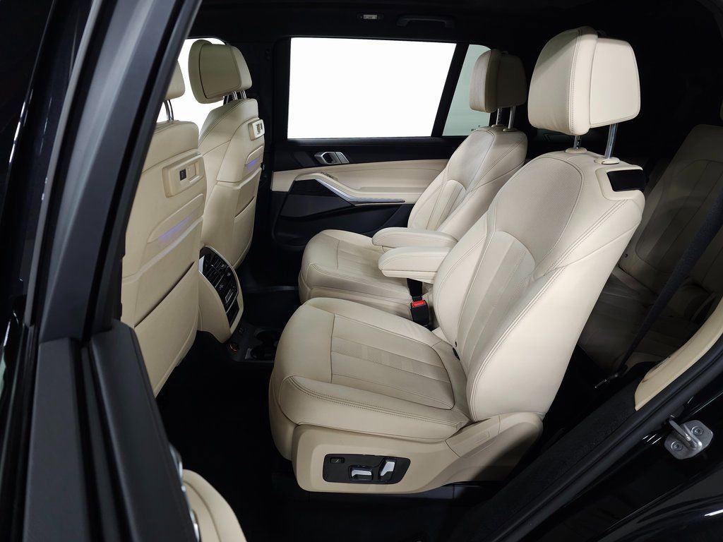Used 2021 BMW X7 M50i image 43