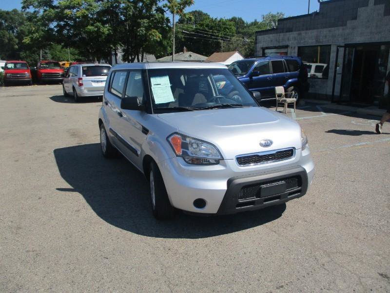 Used 2011 Kia Soul FWD image 1