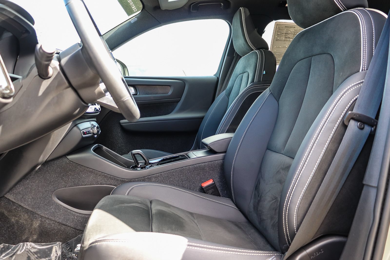 Used 2023 Volvo XC40 Recharge Ultimate AWD/4WD image 18