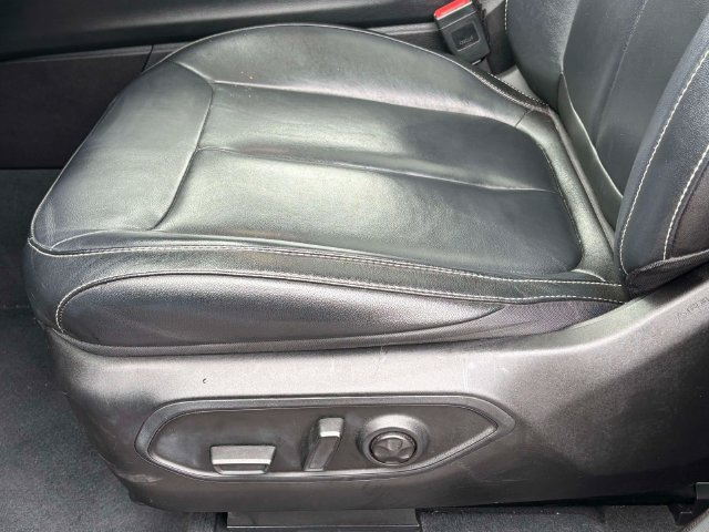 Used 2023 Jeep Grand Cherokee L Limited AWD/4WD image 9