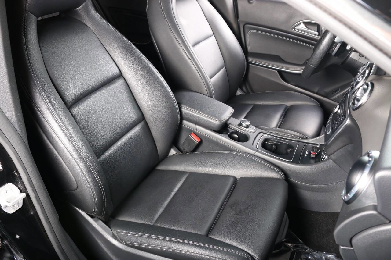 Used 2018 Mercedes-Benz CLA 250 4MATIC image 2