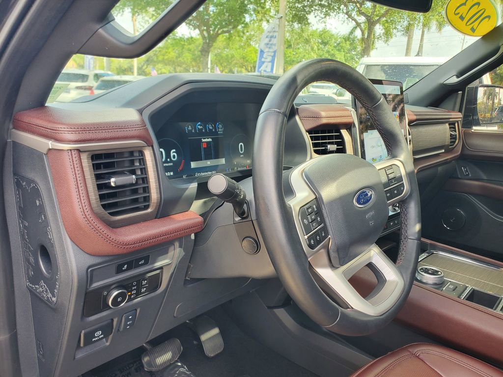 Used 2023 Ford Expedition Limited image 16