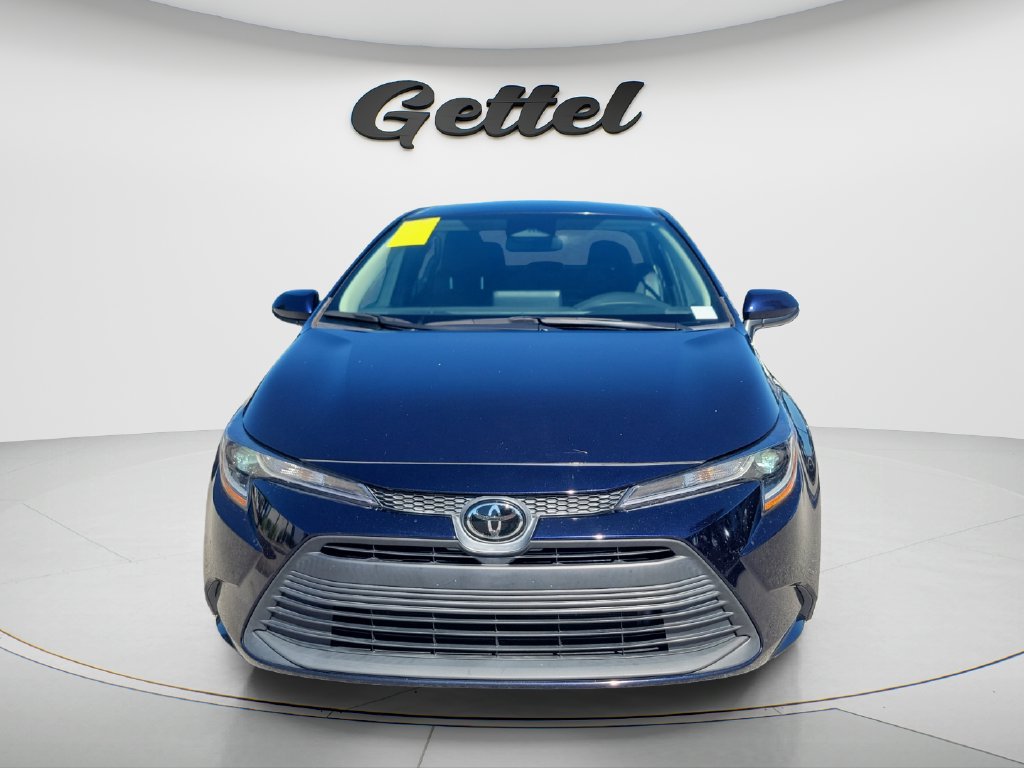 Used 2023 Toyota Corolla LE FWD image 2