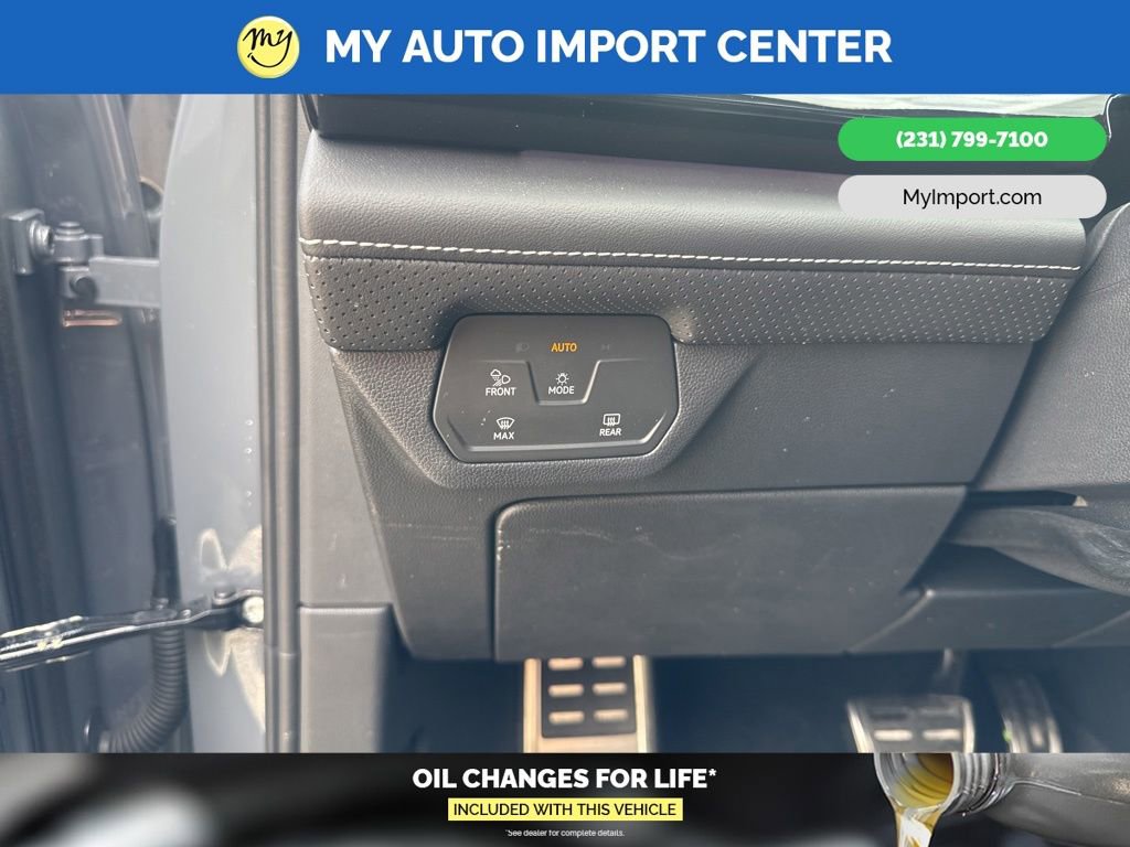 Used 2025 Volkswagen Atlas Cross Sport SEL R-Line AWD/4WD image 15