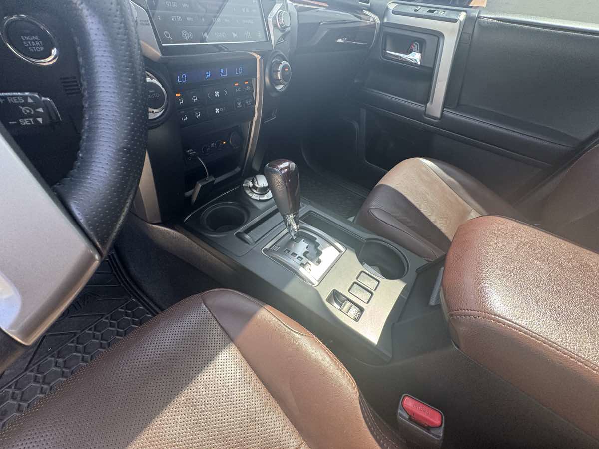 Used 2018 Toyota 4Runner SR5 AWD/4WD image 20