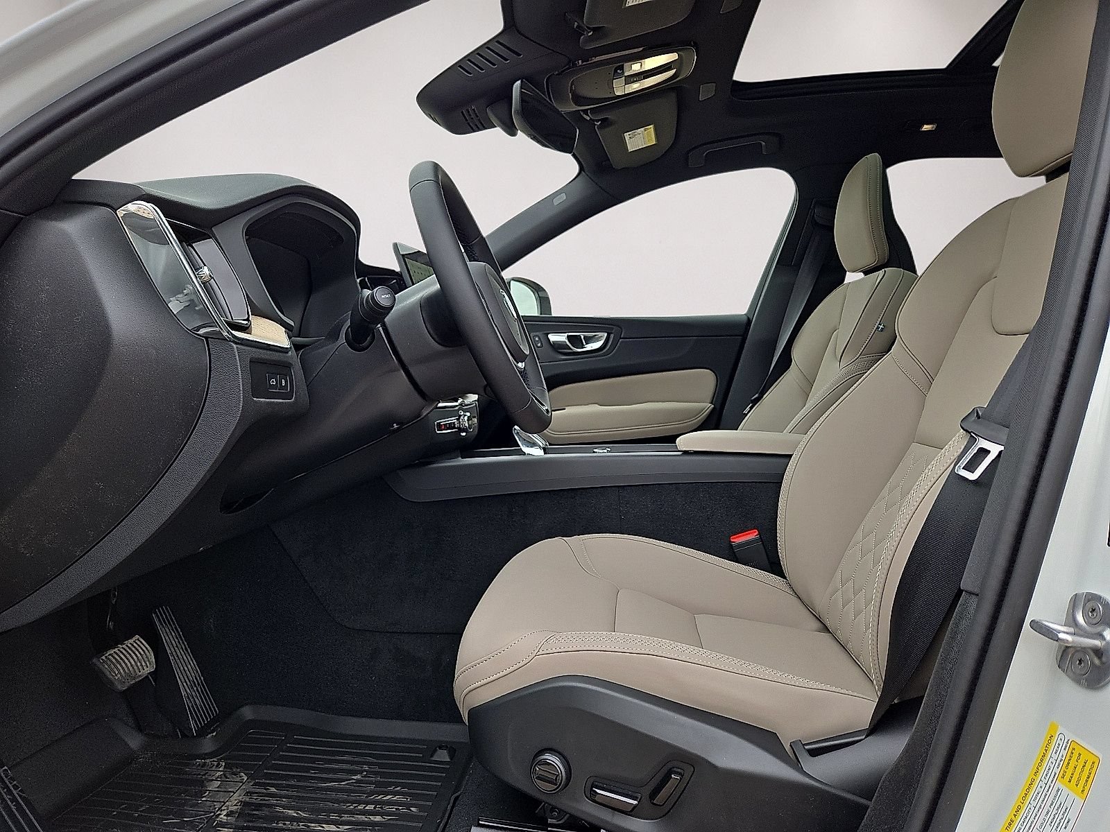 New 2026 Volvo XC60 T8 Plus w/ Protection Package Premier AWD/4WD image 23