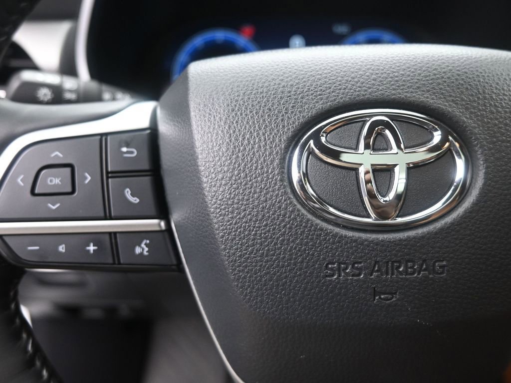 Used 2024 Toyota Highlander Platinum FWD image 15