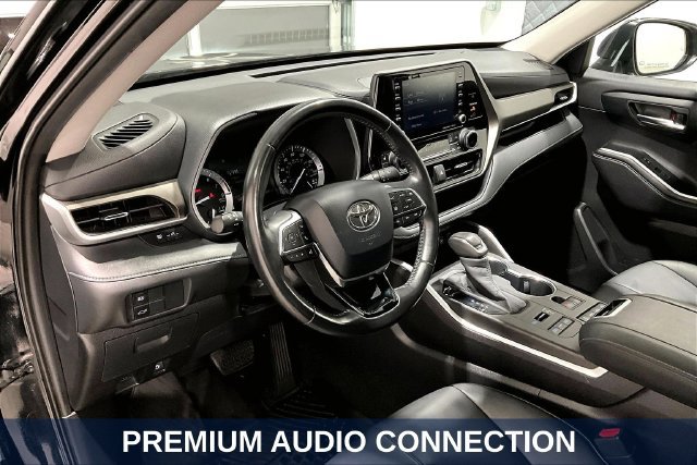 Used 2020 Toyota Highlander XLE AWD/4WD image 22