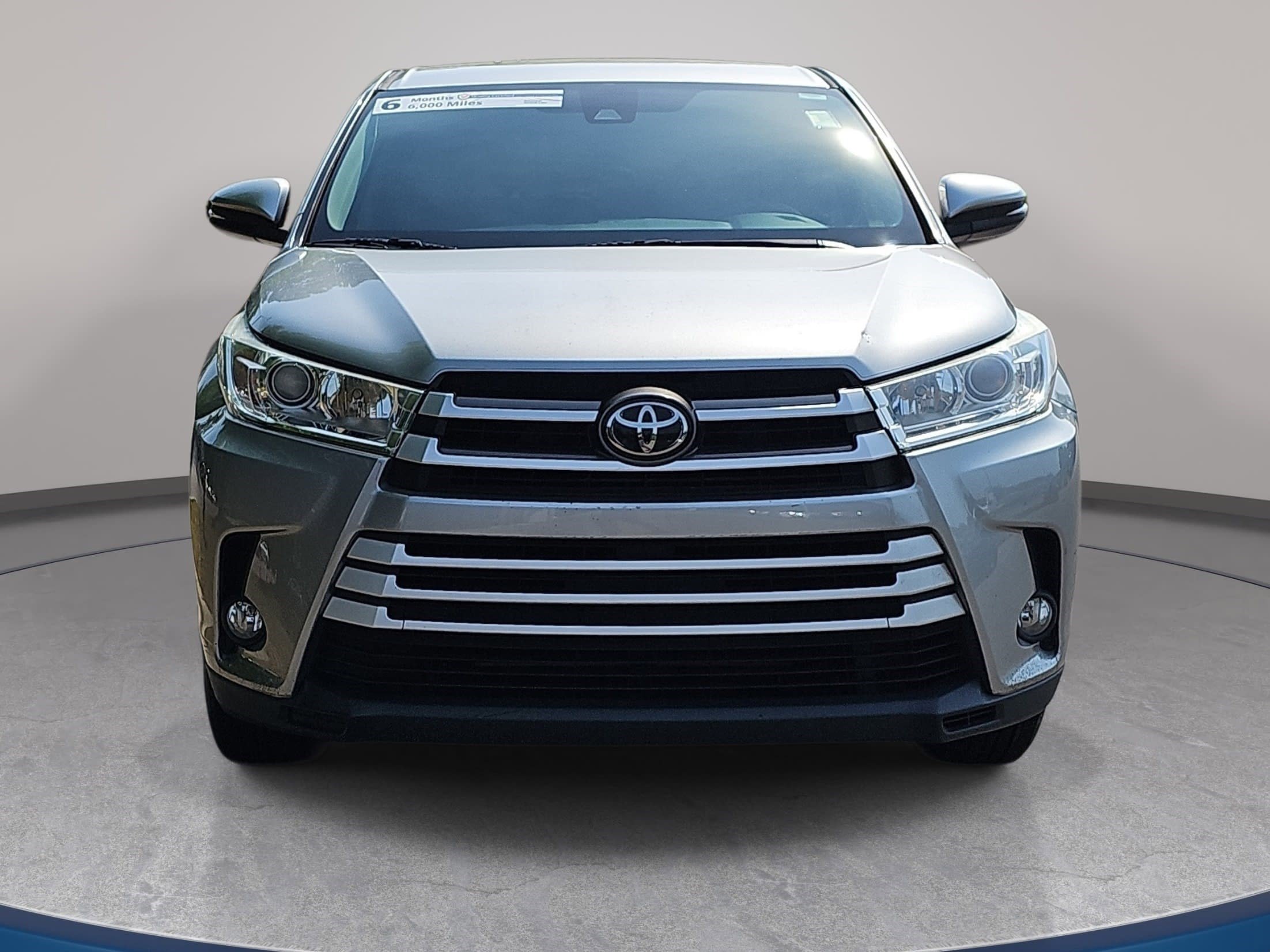 Used 2017 Toyota Highlander Plus FWD image 2