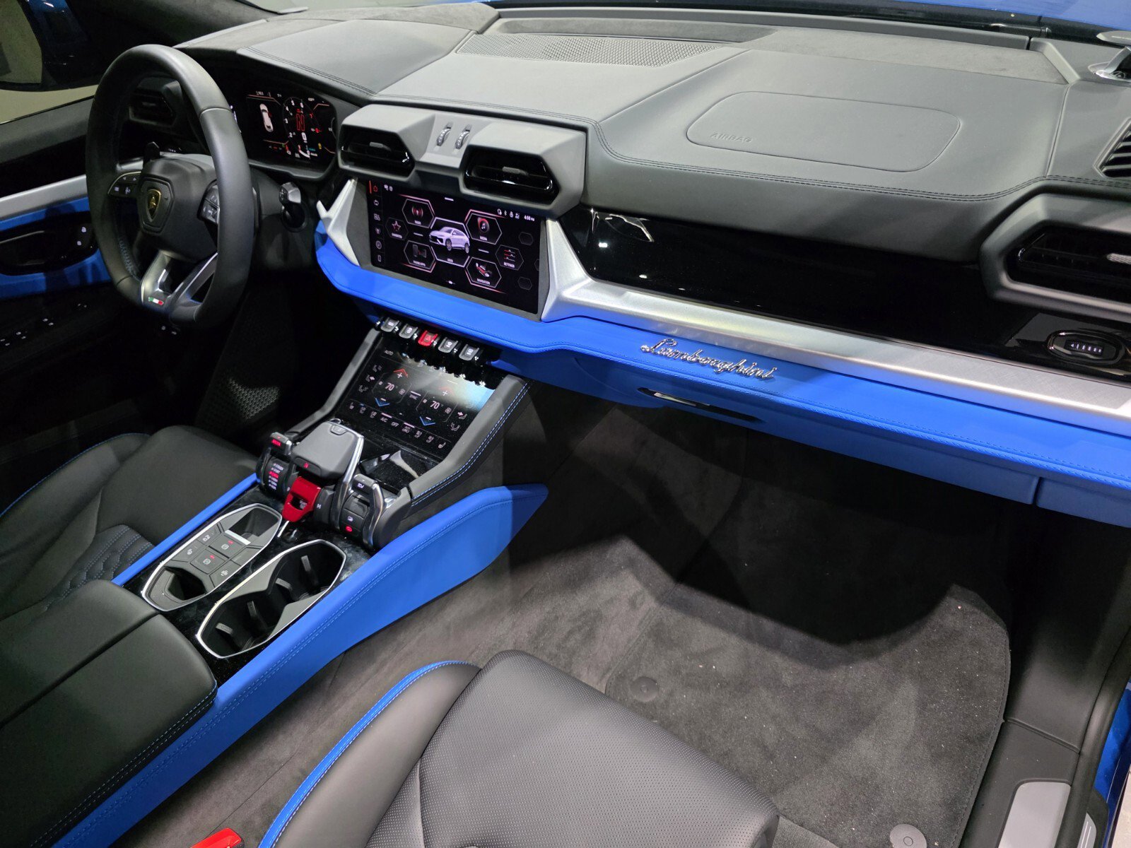 Used 2025 Lamborghini Urus SE image 25