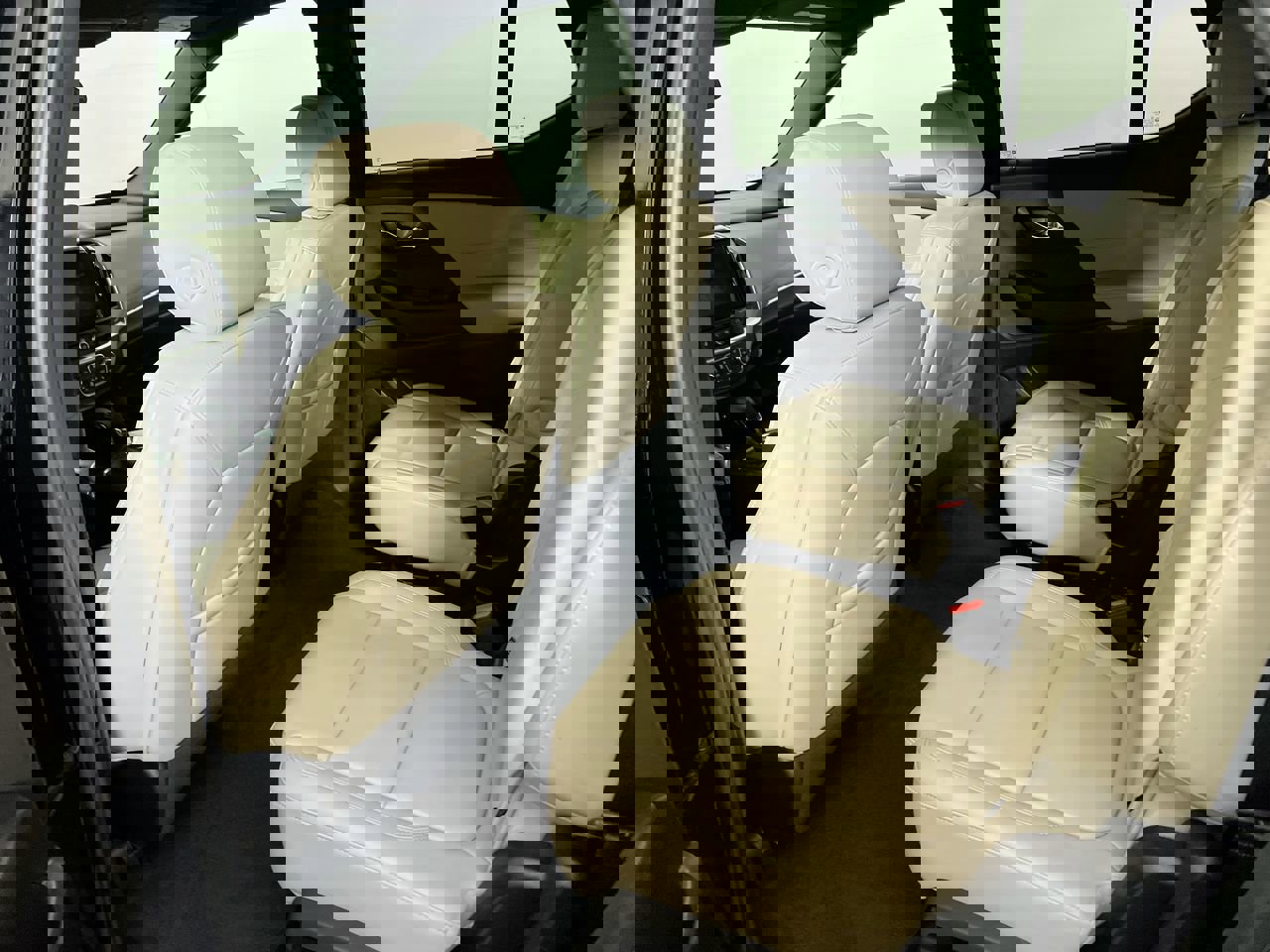 Used 2023 Chevrolet Traverse LT image 28