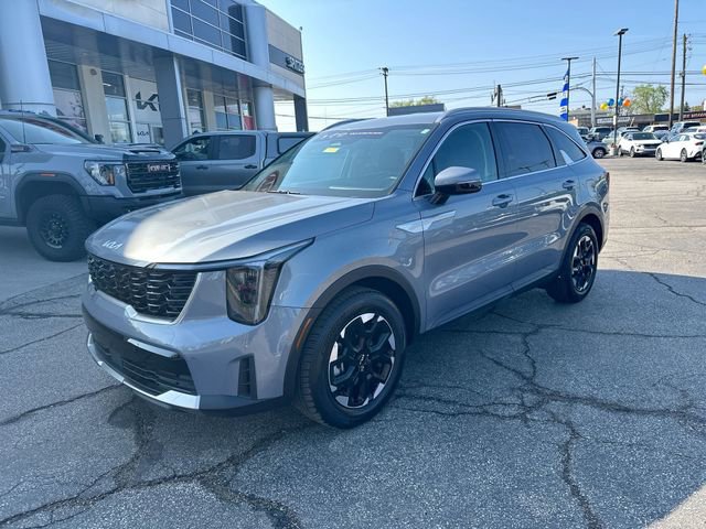 Certified 2025 Kia Sorento S FWD image 11