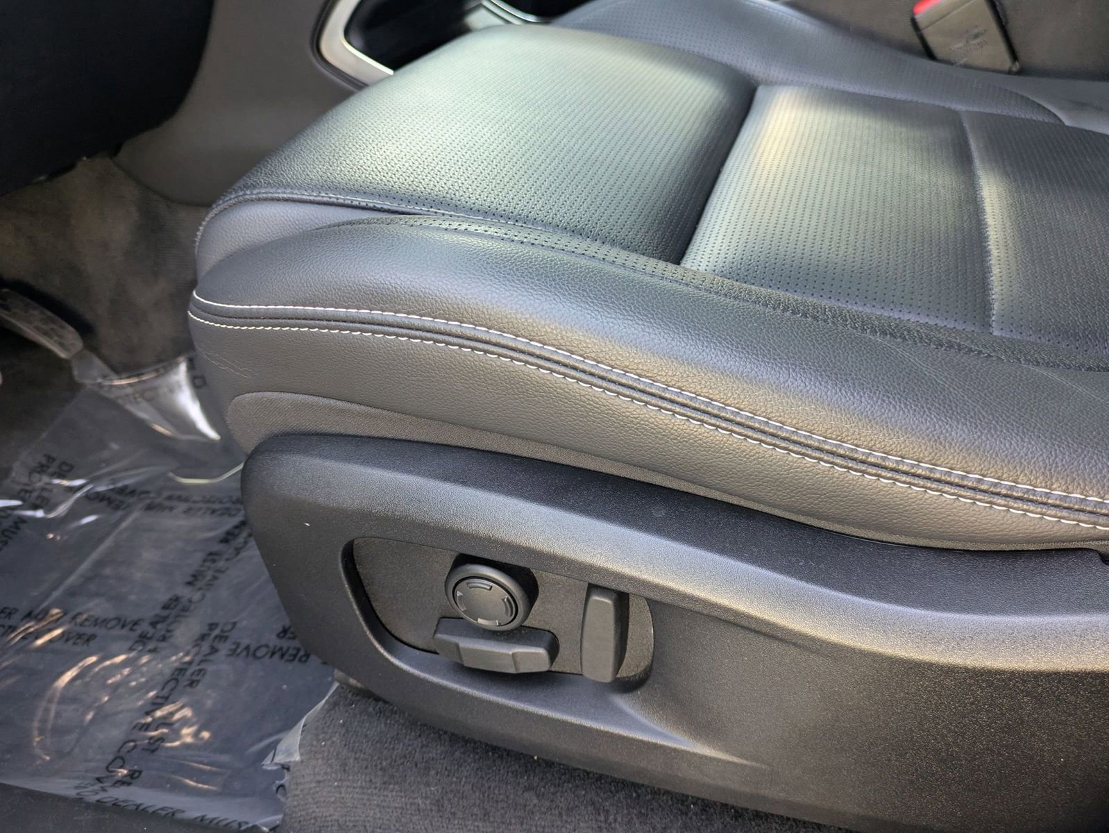 Used 2024 Jaguar F-PACE R-Dynamic S image 12