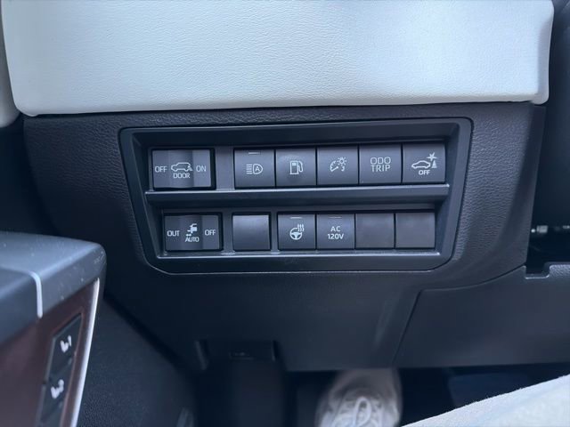Used 2024 Toyota Sequoia Capstone image 33