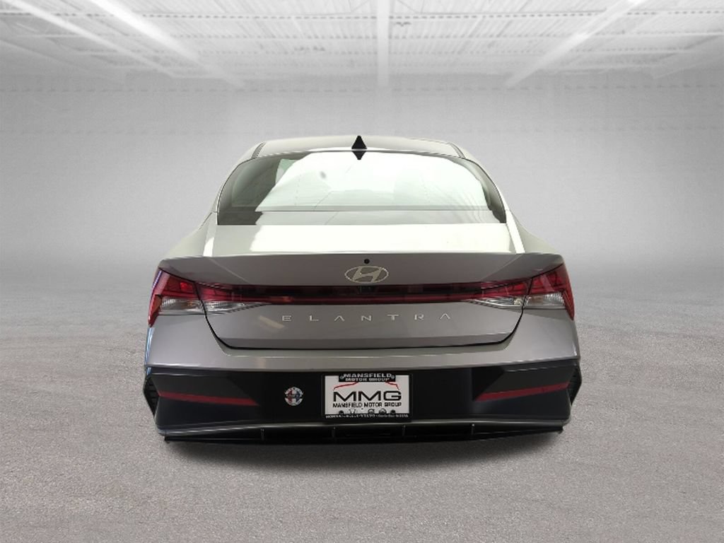 Used 2025 Hyundai Elantra SEL FWD image 7