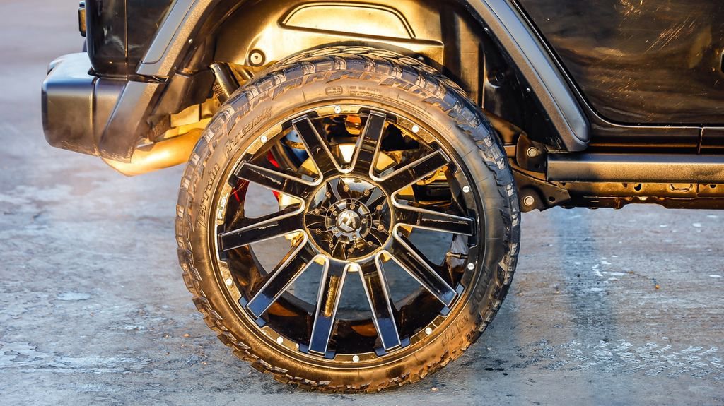 Used 2022 Jeep Wrangler Unlimited Rubicon w/ LED Lighting Group image 12