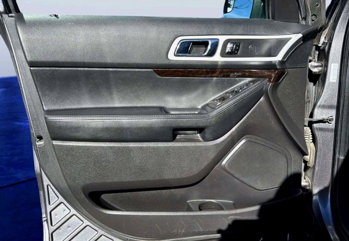 Used 2013 Ford Explorer Limited image 17