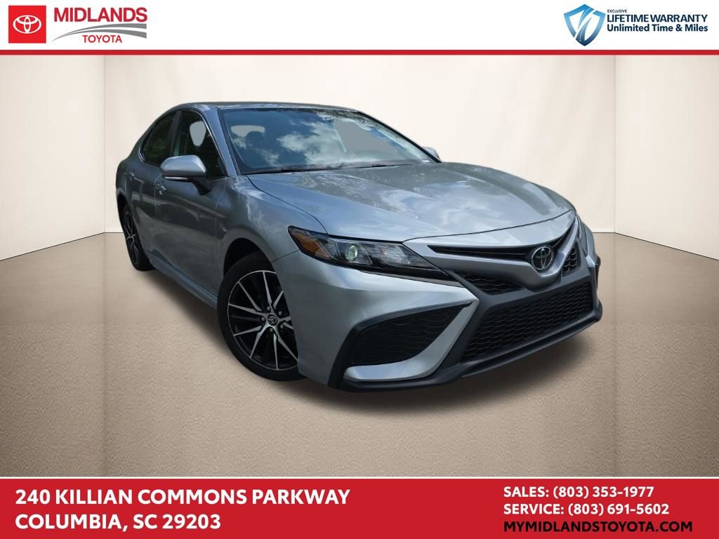 Used 2024 Toyota Camry SE image 1