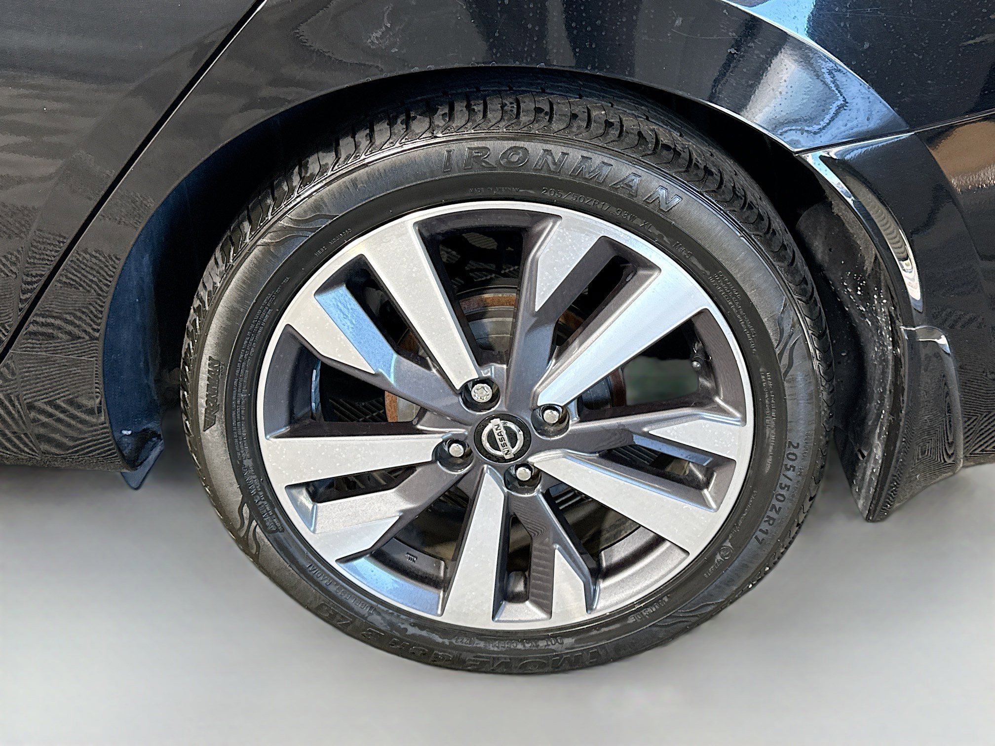 Used 2020 Nissan Versa SR image 37