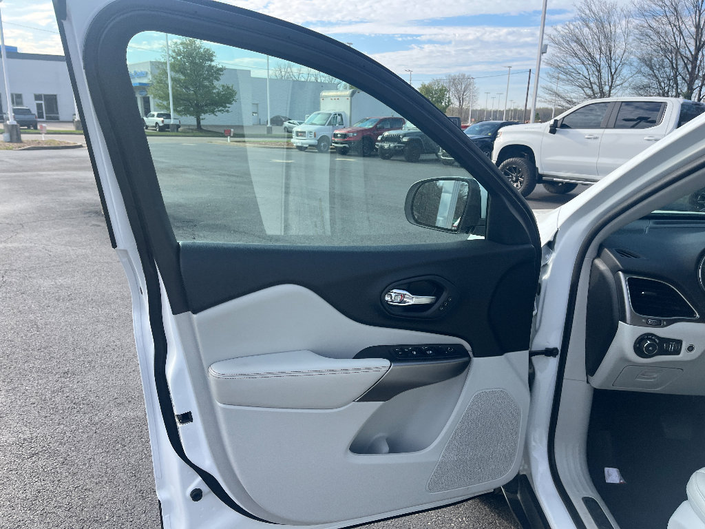 Used 2020 Jeep Cherokee Limited w/ Luxury Group AWD/4WD image 27