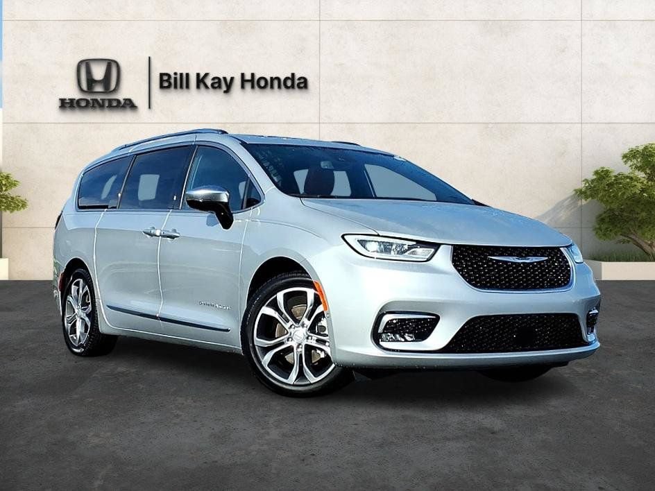 Used 2026 Chrysler Pacifica Pinnacle FWD image 5