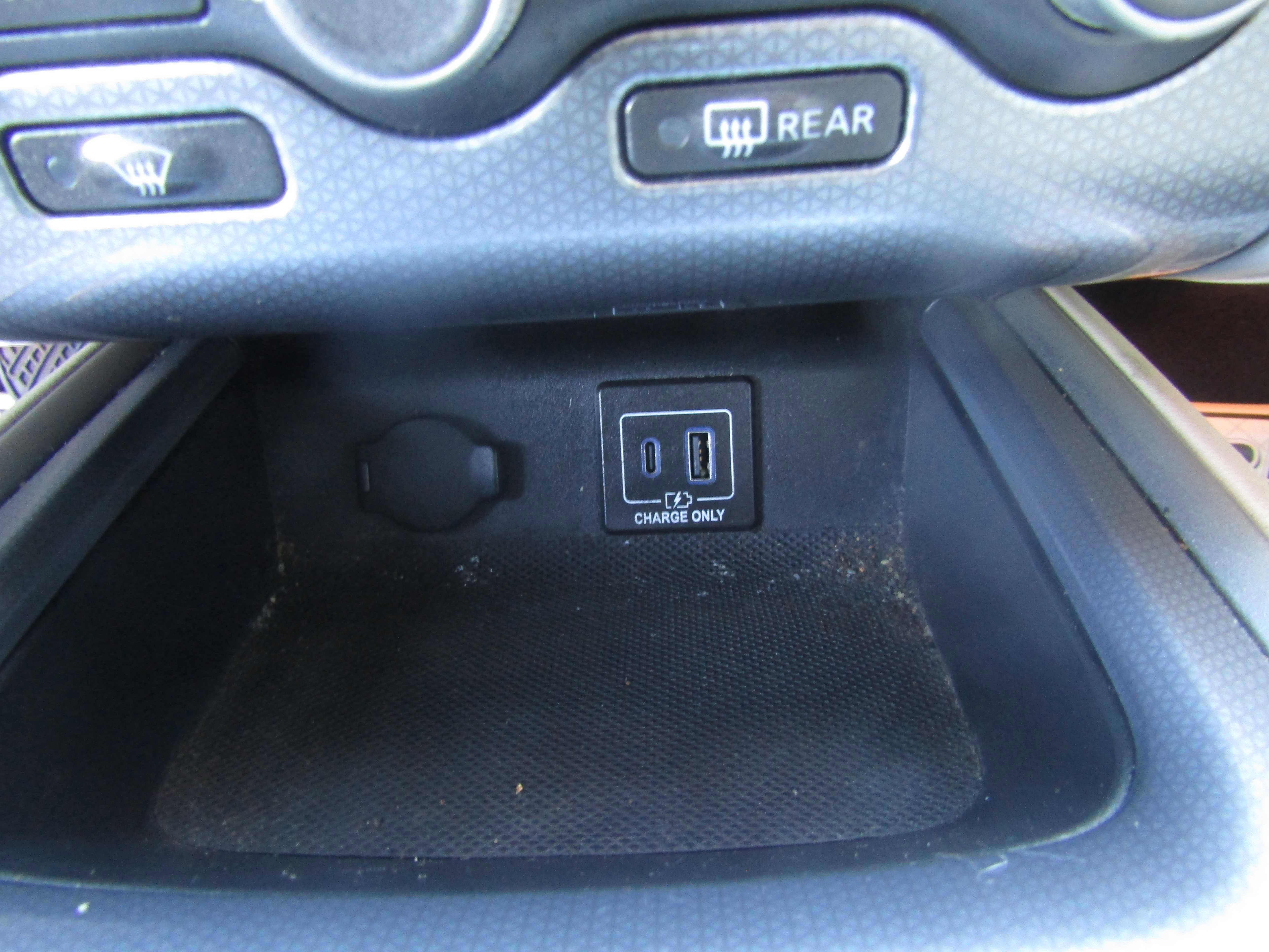 Used 2020 Nissan Pathfinder SL AWD/4WD image 18