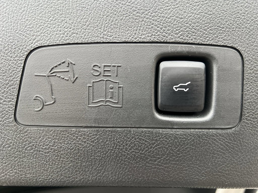 Used 2023 Lincoln Corsair Reserve w/ Equipment Group 201A image 21