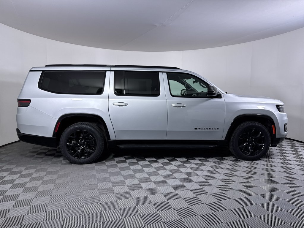 Used 2023 Jeep Wagoneer L Series II AWD/4WD image 16