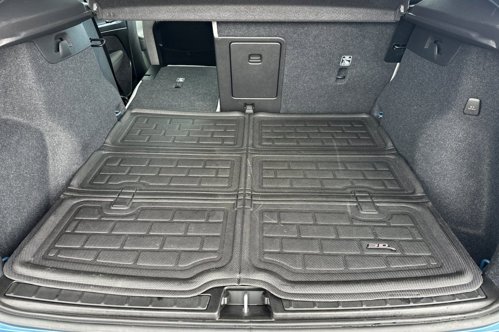 Certified 2023 Volvo XC40 Recharge Ultimate image 18