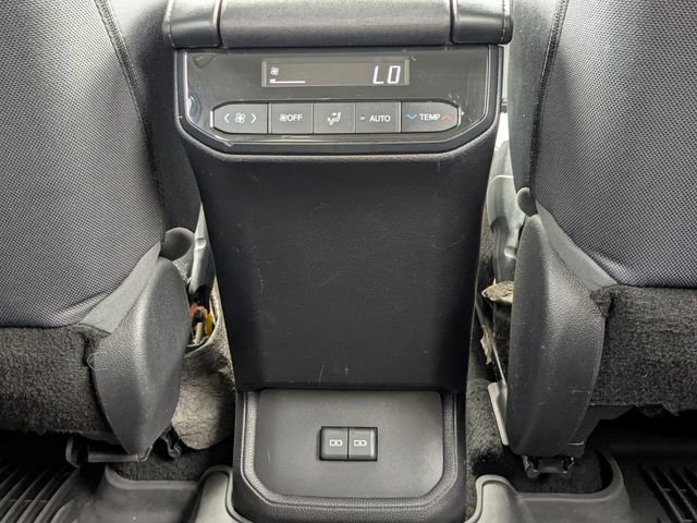 Used 2023 Toyota Highlander LE AWD/4WD image 15