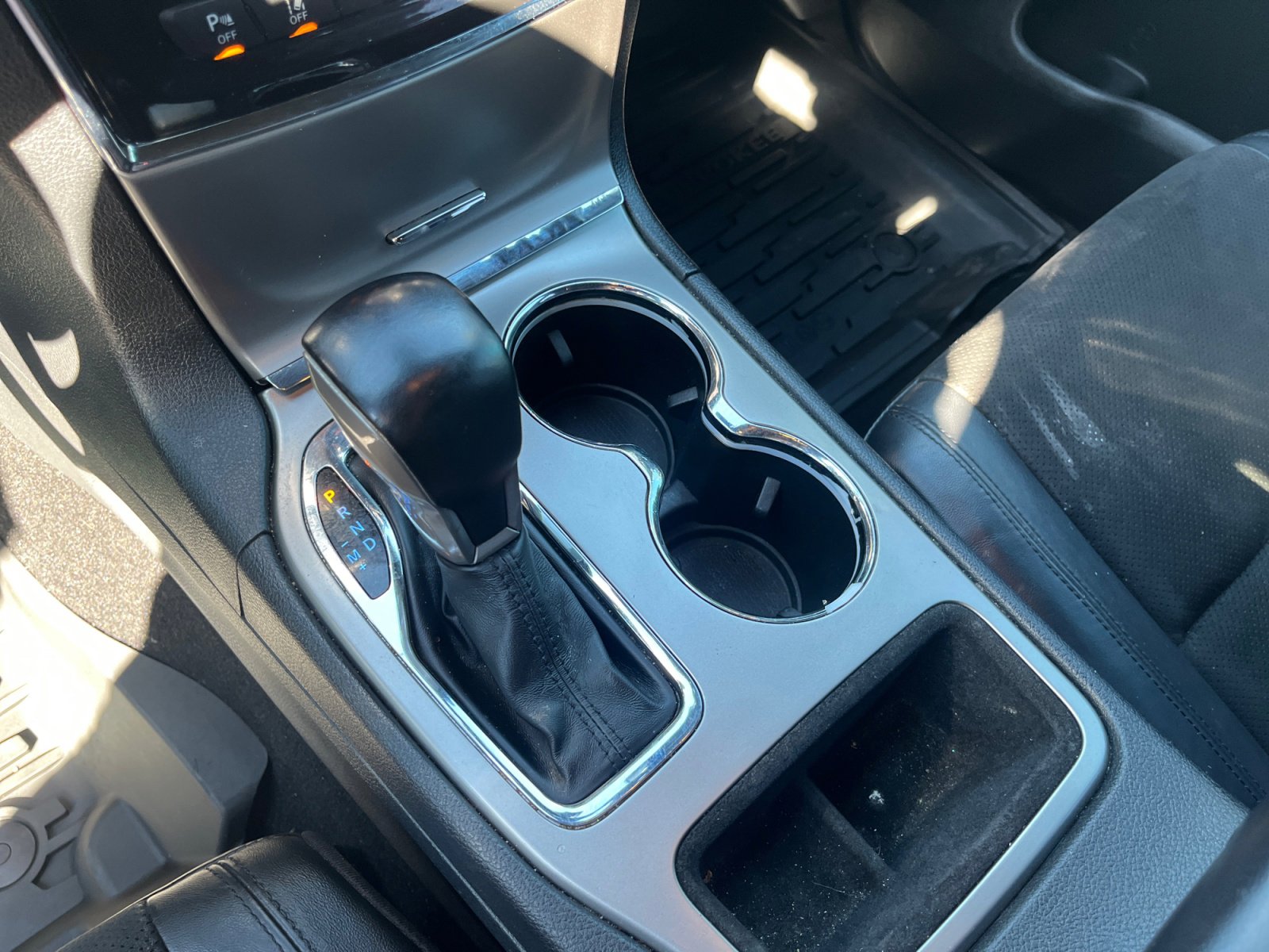 Used 2021 Jeep Grand Cherokee Laredo X image 32