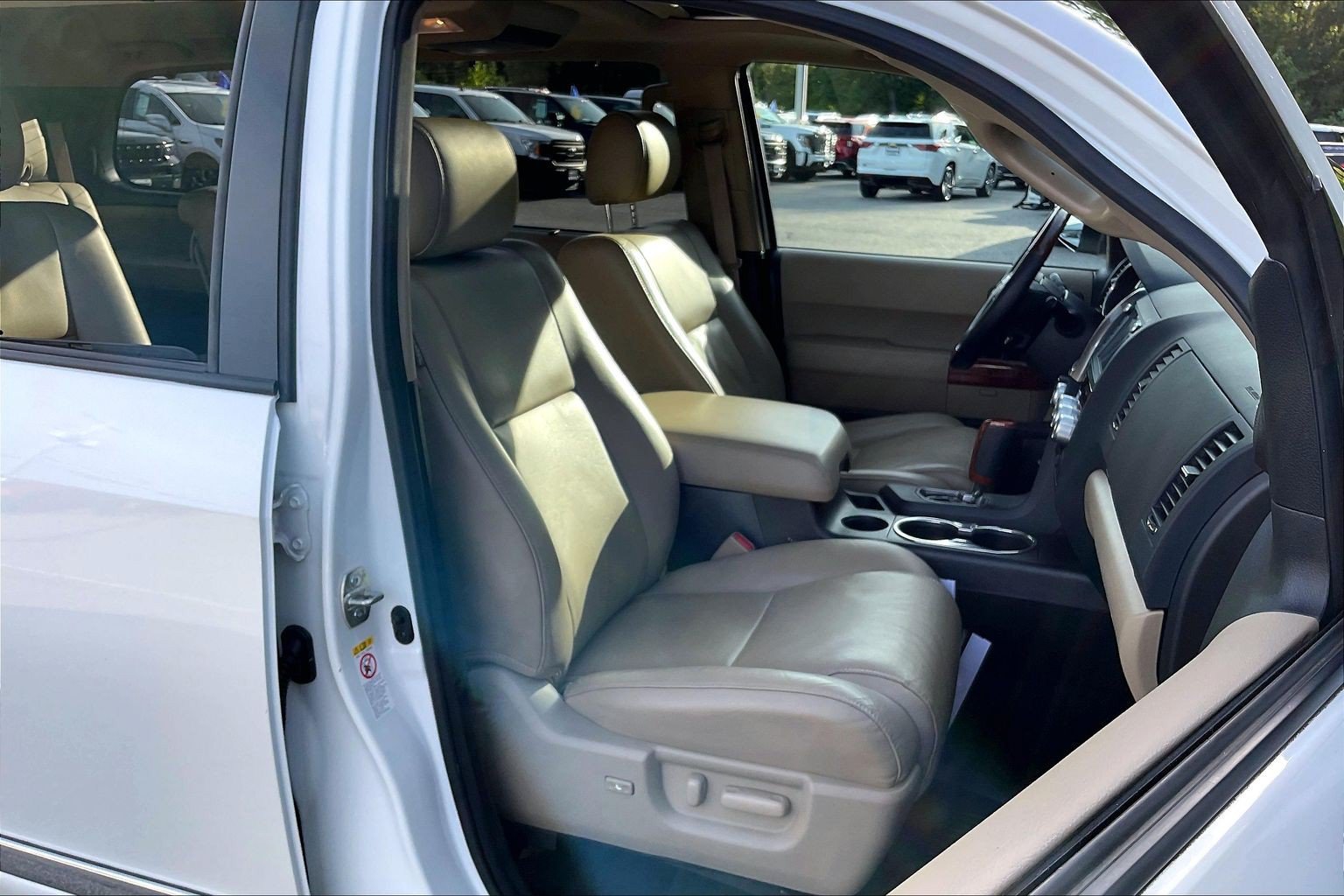 Used 2021 Toyota Sequoia Platinum AWD/4WD image 7