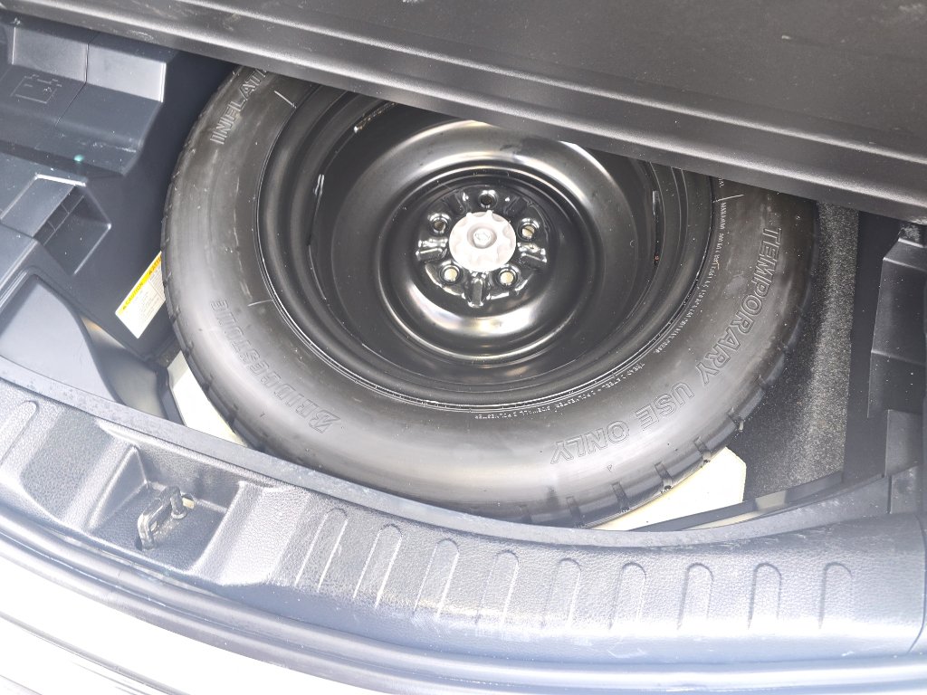 Used 2018 Toyota RAV4 LE image 27