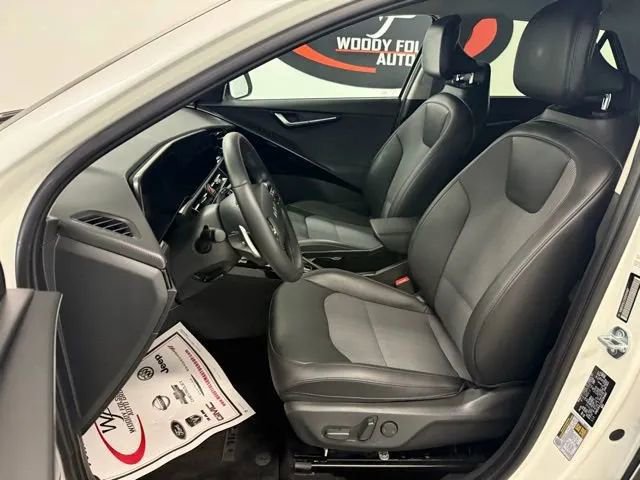 Used 2025 Kia Niro EX image 11