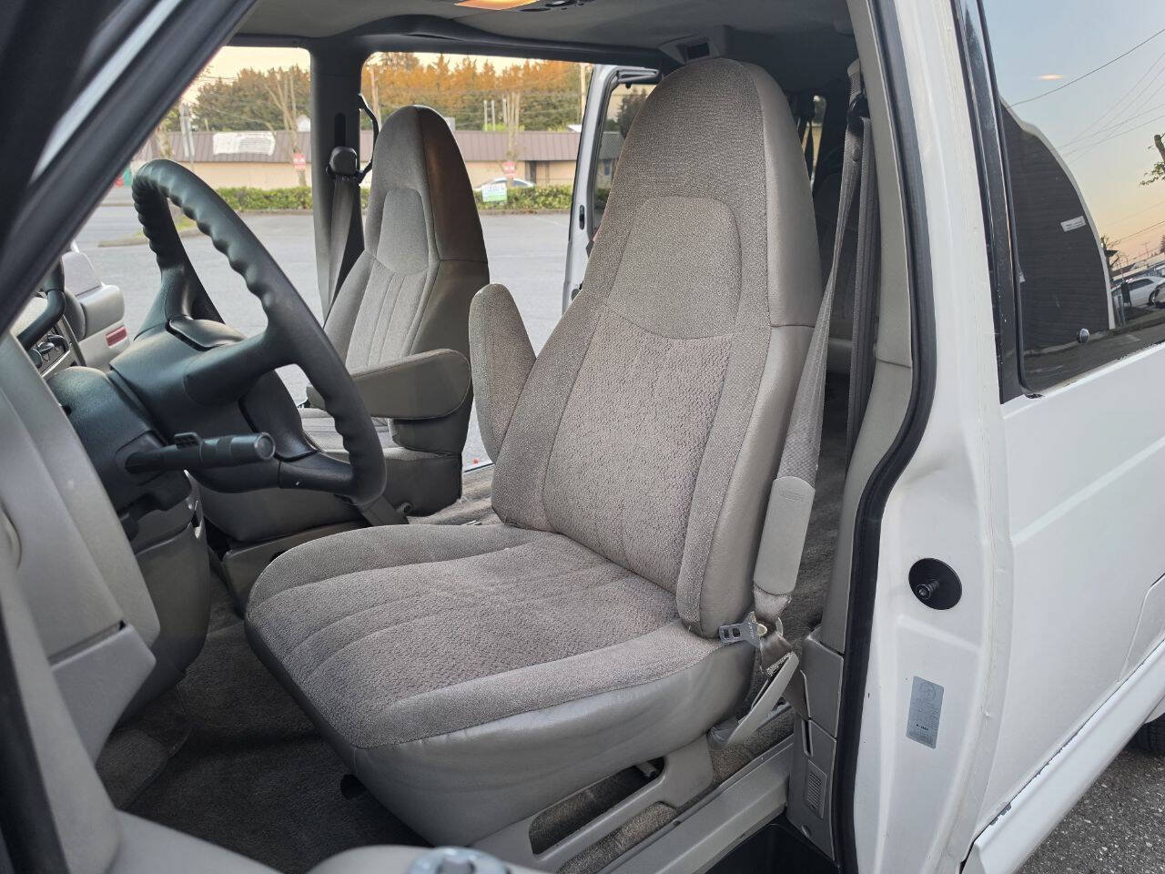 Used 2001 Chevrolet Astro Passenger RWD image 21