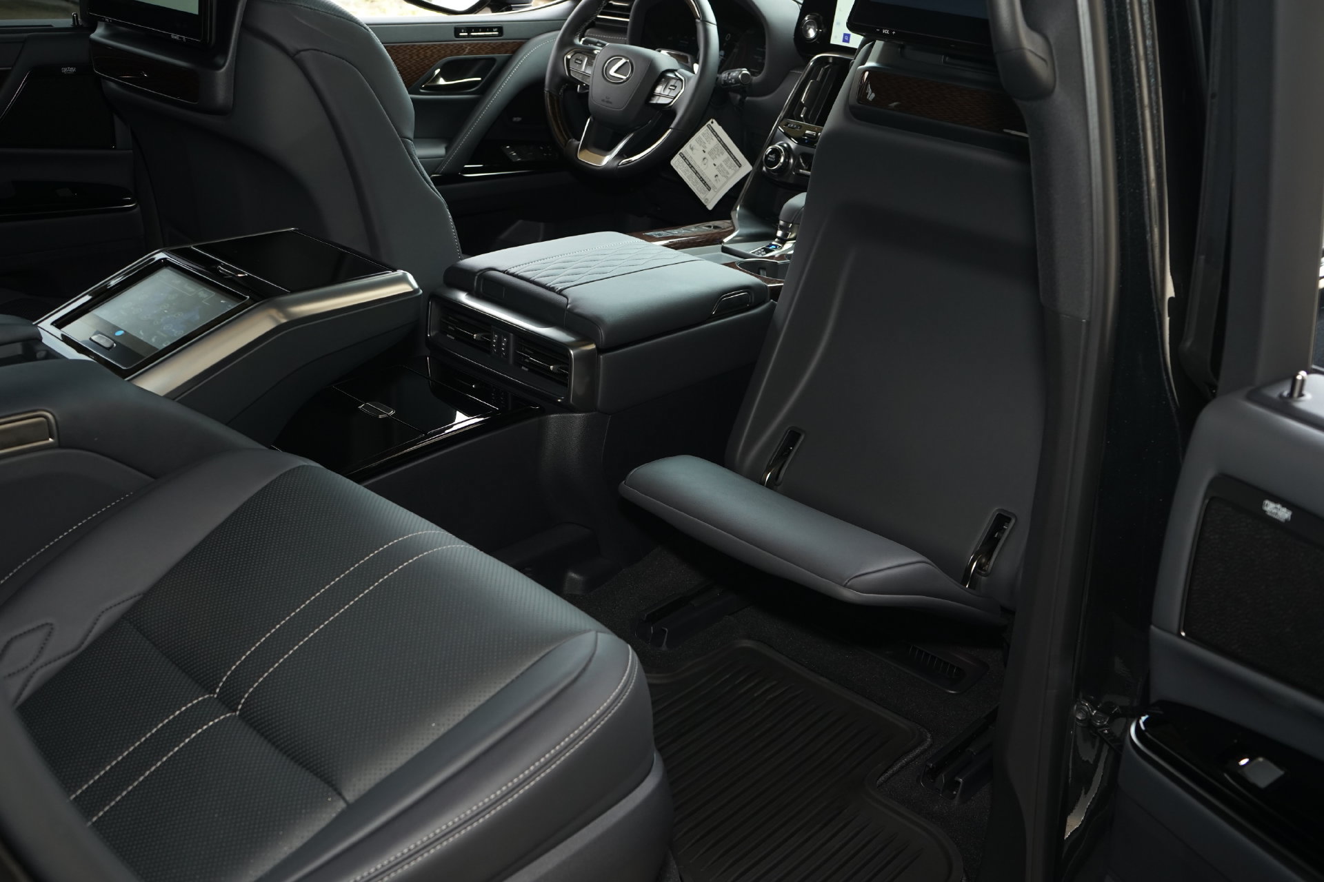 Used 2026 Lexus LX 700h Ultra Luxury w/ Accessory Package (Z1) AWD/4WD image 24