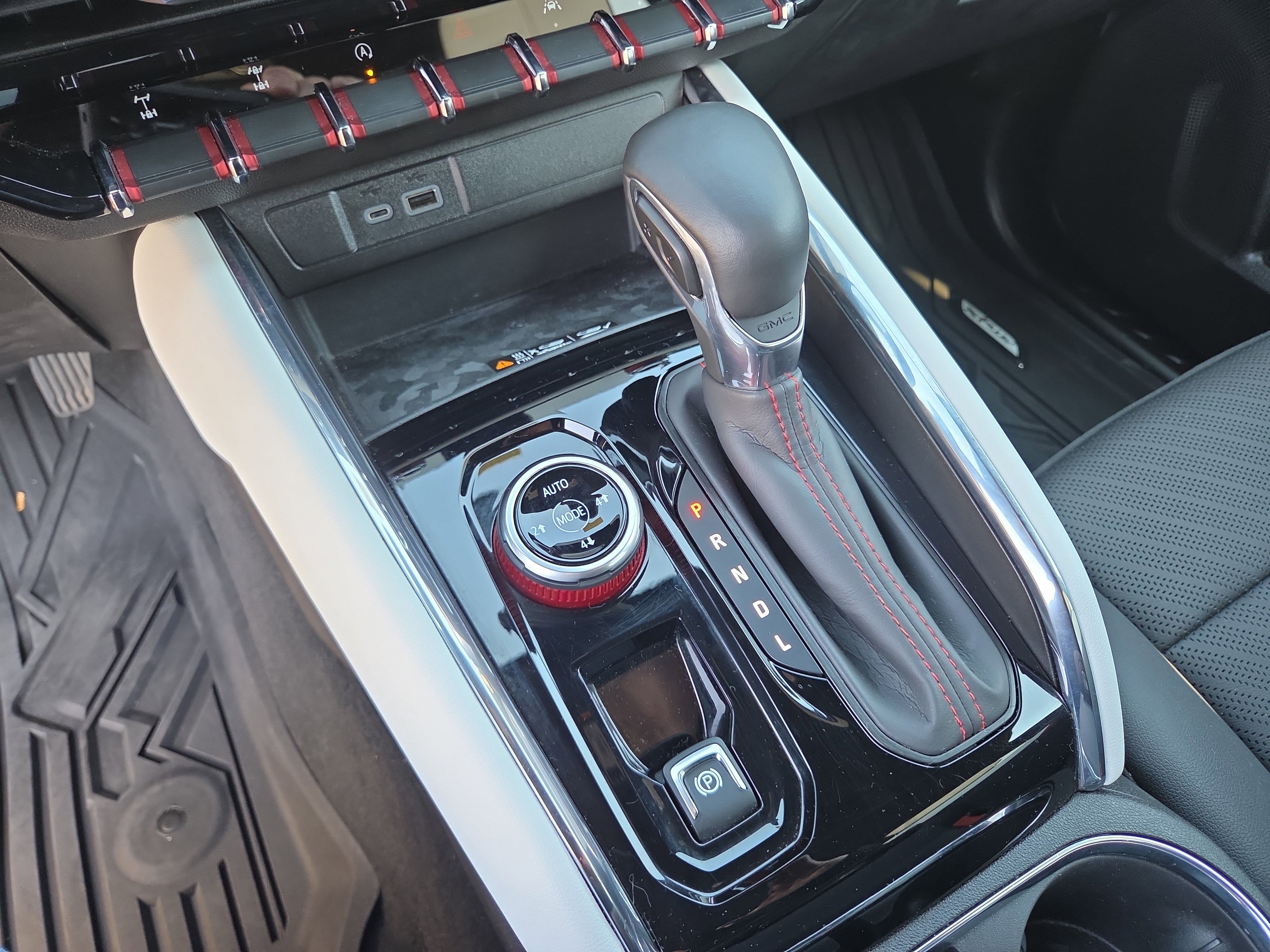 Used 2024 GMC Canyon AT4X image 25