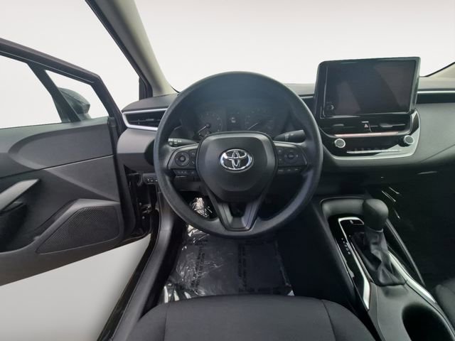 Used 2025 Toyota Corolla LE FWD image 12