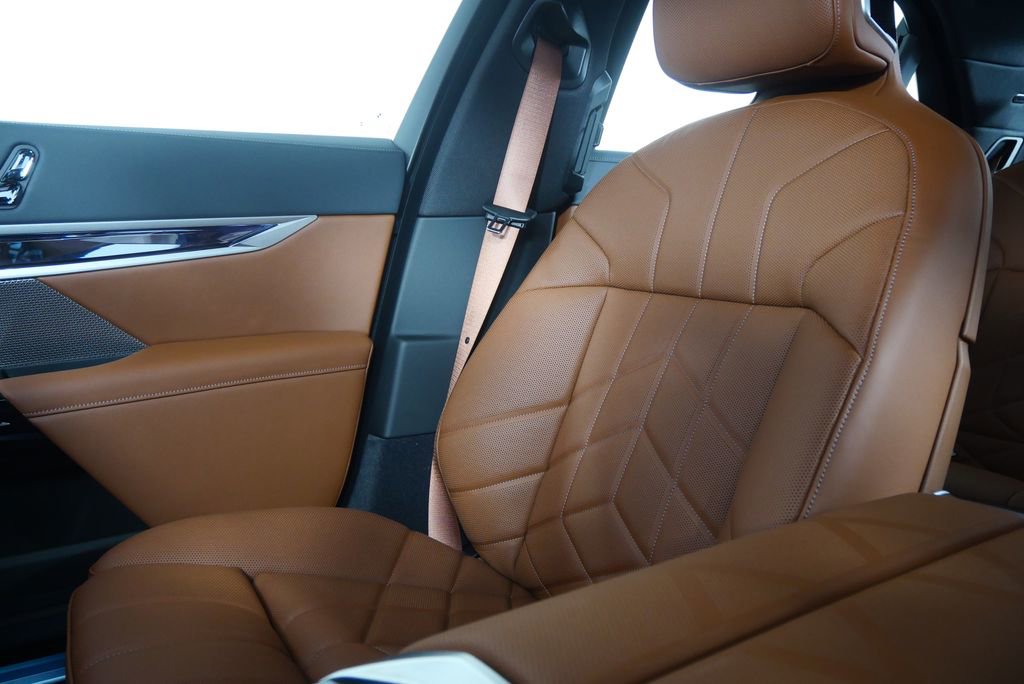 New 2026 BMW i7 xDrive60 w/ Executive Package AWD/4WD image 25